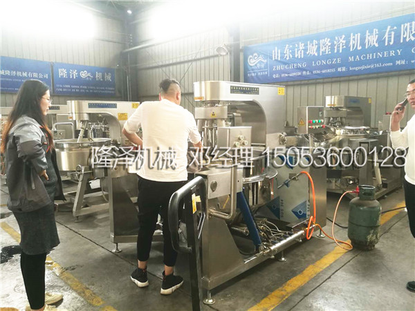 歡迎浙江杭州客戶(hù)來(lái)廠考察大型炒菜機(jī)